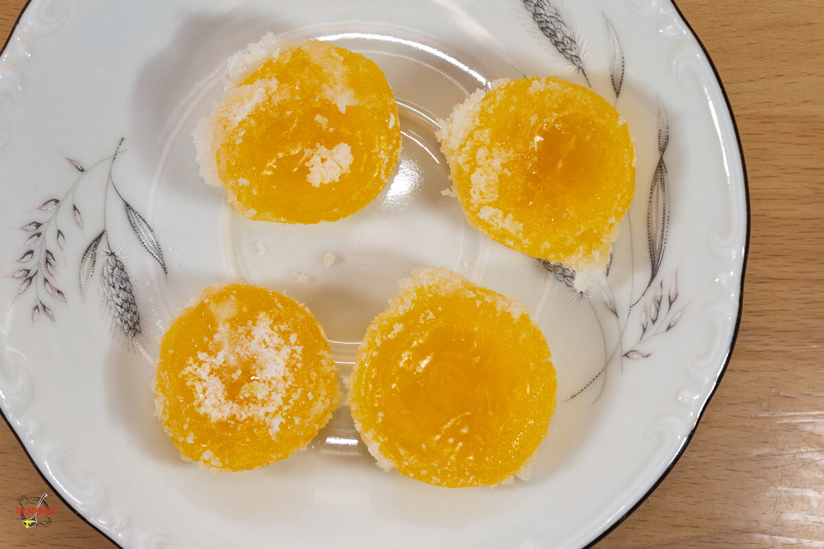 Солёные (вяленые) желтки. Фото автора.