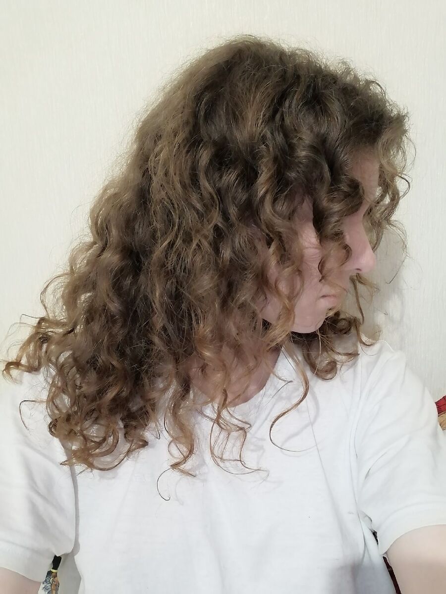 У меня сухие и тонкие кудрявые волосы