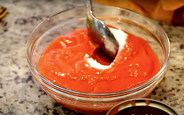Случайно обнаружил забавный рецепт кекса из томатного супа. Приготовил ради прикола. Смотрите, что получилось