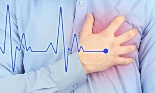 Проблемы с сердцем чаще всего возникают примерно в одном и том же возрасте: в 45-50 лет у мужчин и в 50 лет у женщин. К несчастью, чем больше ускоряется наш ритм жизни, тем стремительнее «молодеет» возраст появления сердечных отклонений. 