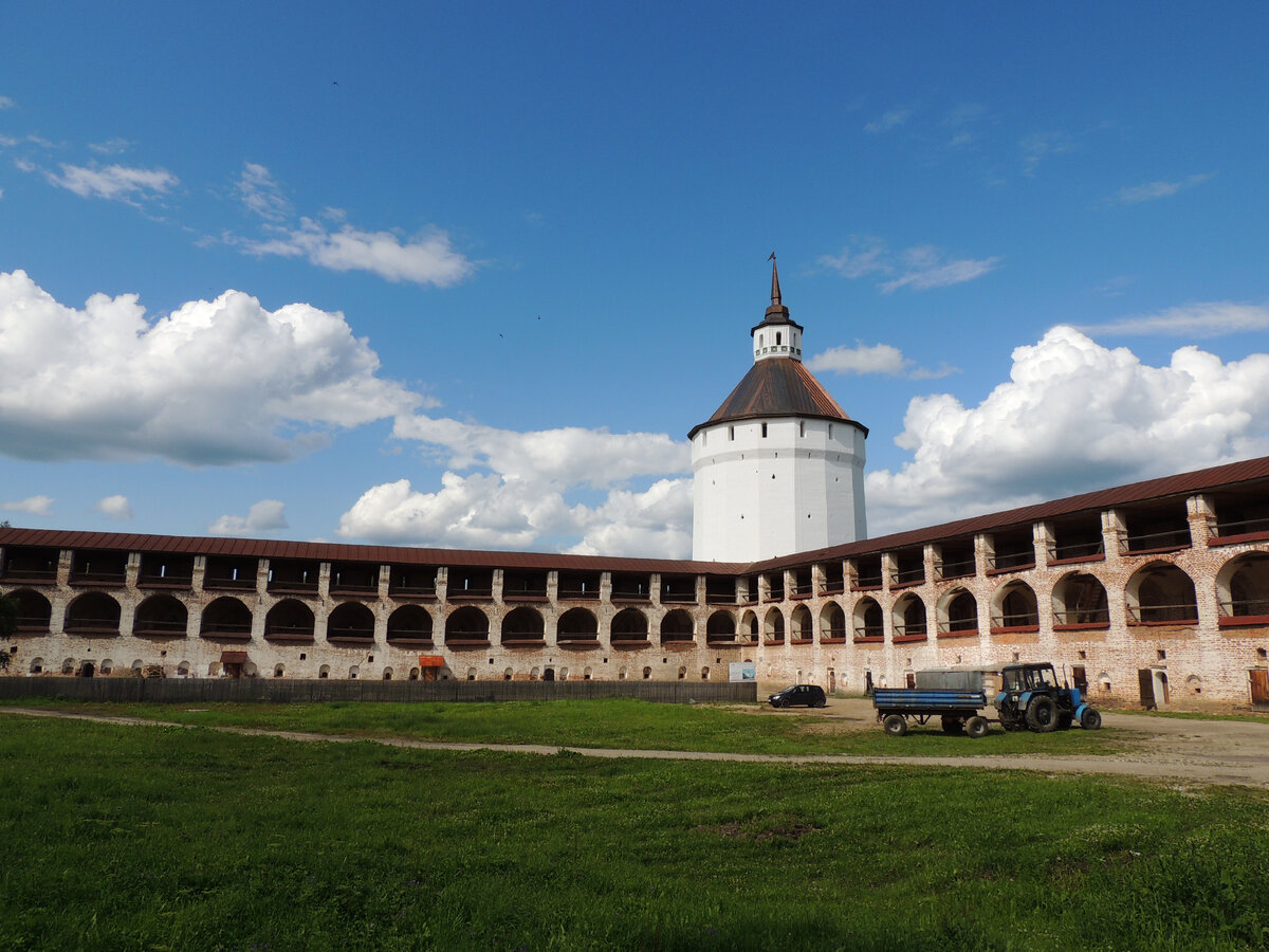 осмотр монастыря.