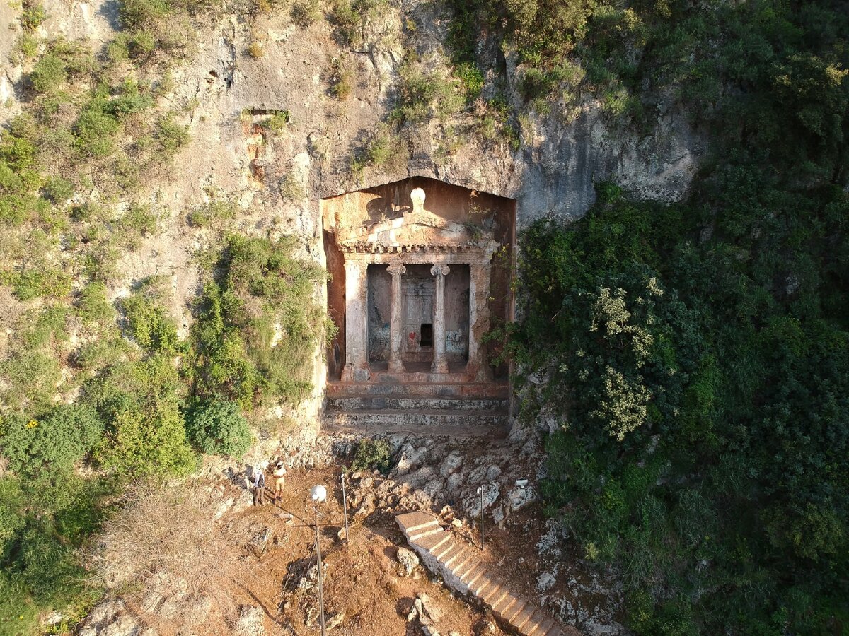 Гробница Аминтоса. Апрель 2021, фото О. Лыткиной