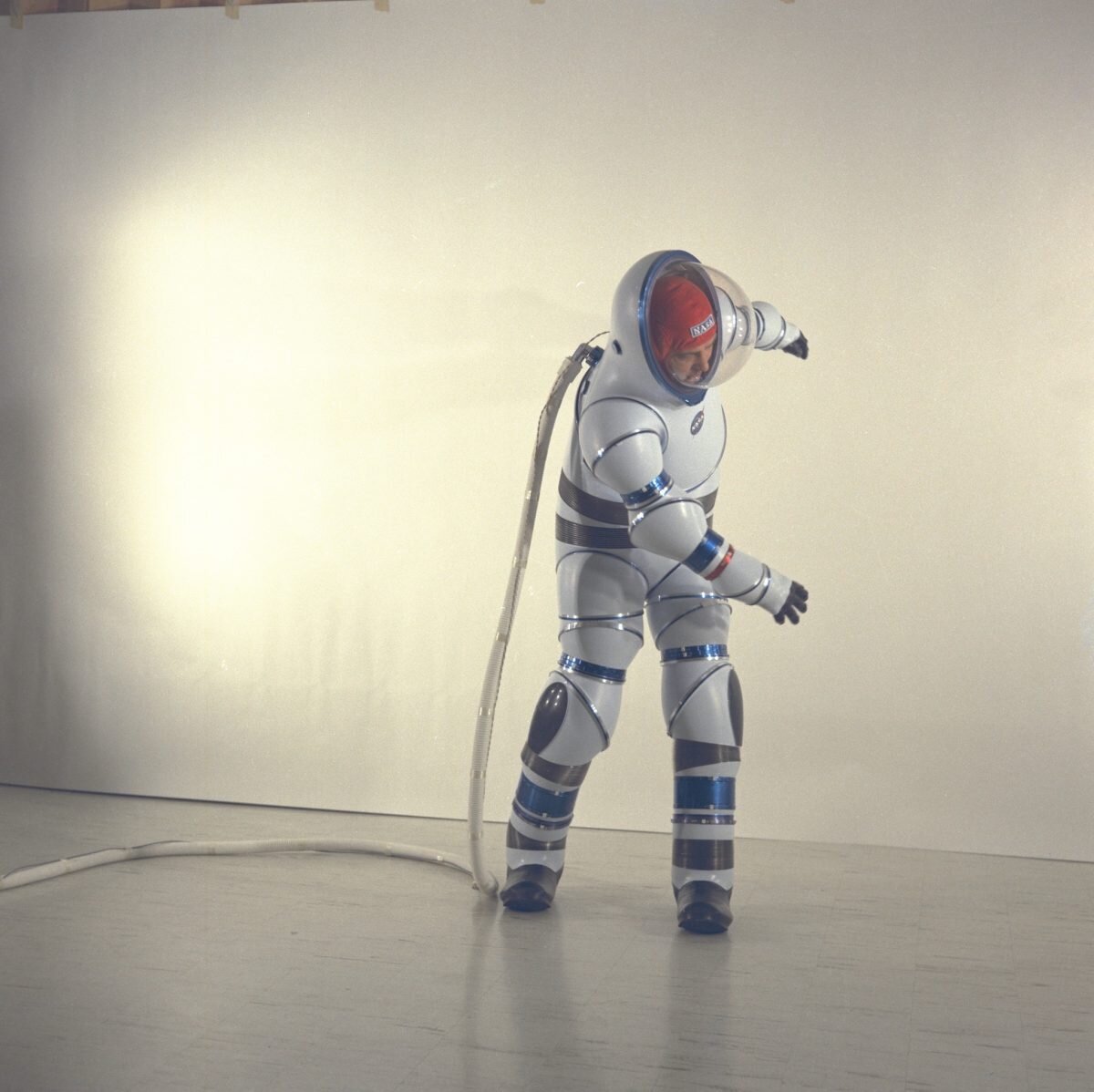 Космический скафандр AX-2