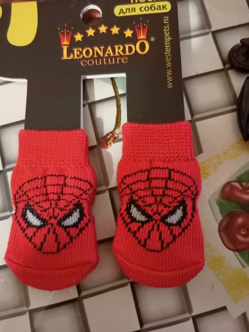 все фото из личного архива Базы, на первом снимке - носочки для собачек размером с йорка или той-терьера. 