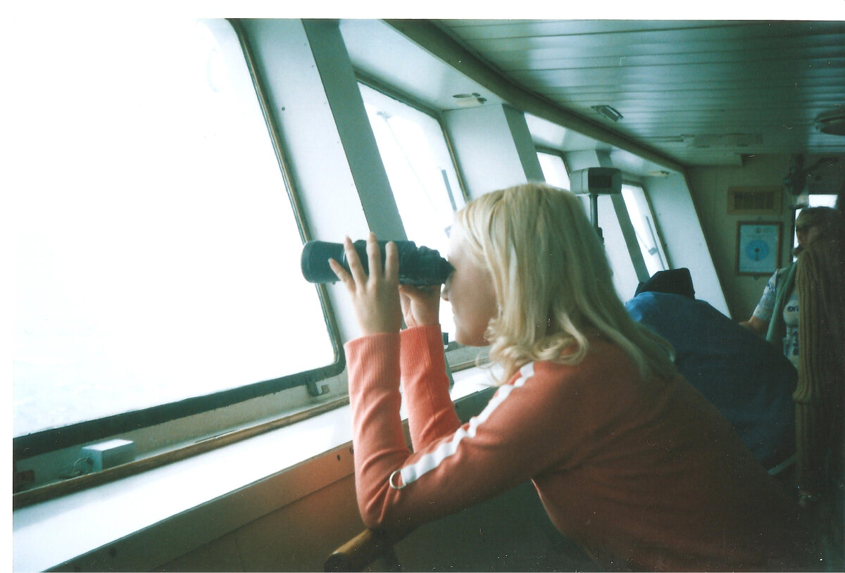 На капитанском мостике.