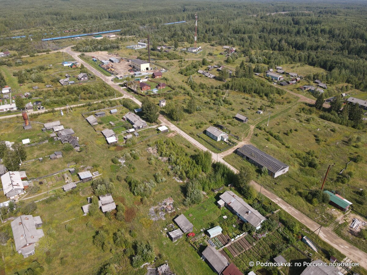 Посёлок Ида. Вышка МТС, предприятие, железка и бараки-дома, а кругом леса...