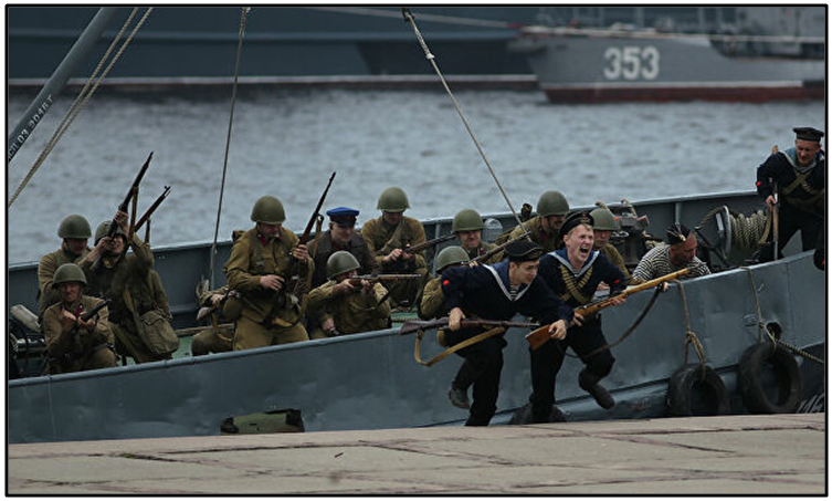 современная реконструкция высадки Петергофского десанта