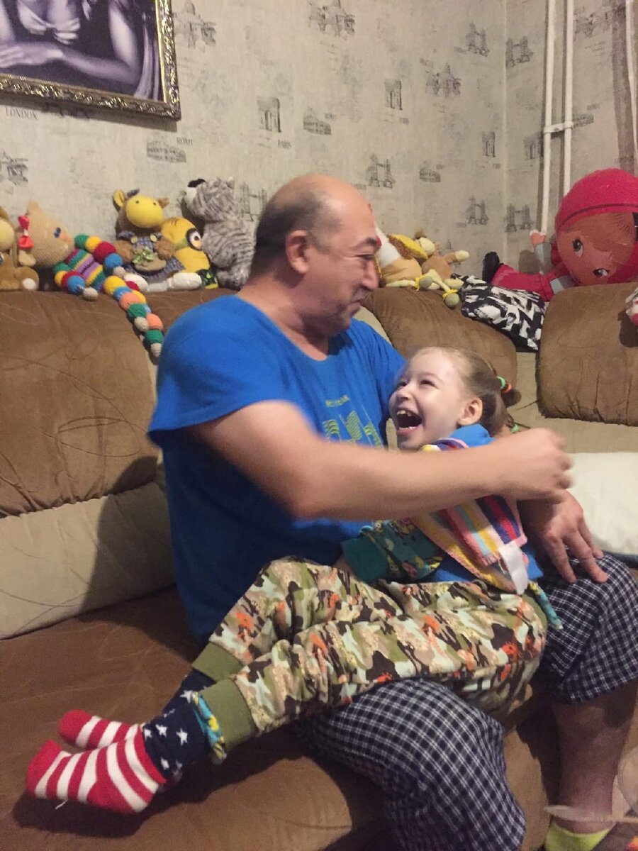 Юра с дочкой.