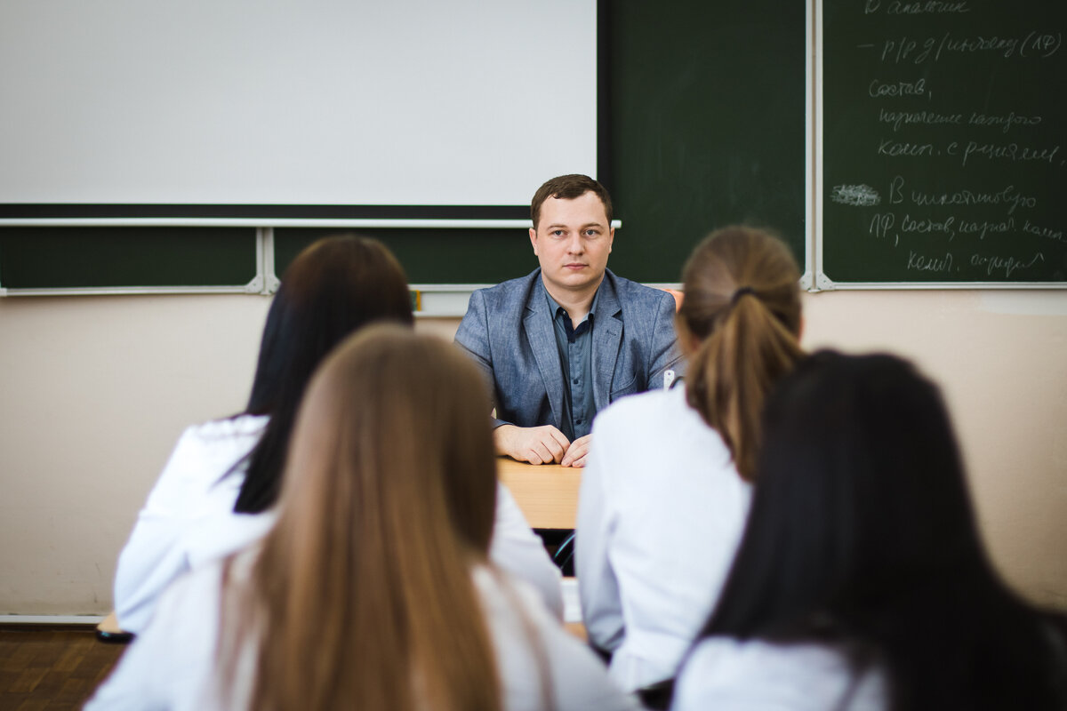 Евгений Курдюков на занятии со студентами  