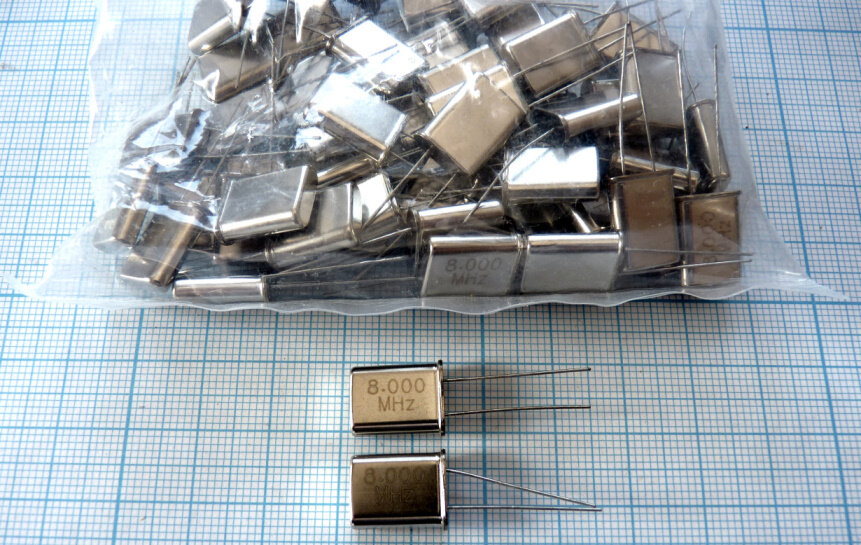 Рис. 1. Кварцы на 8 МГц.