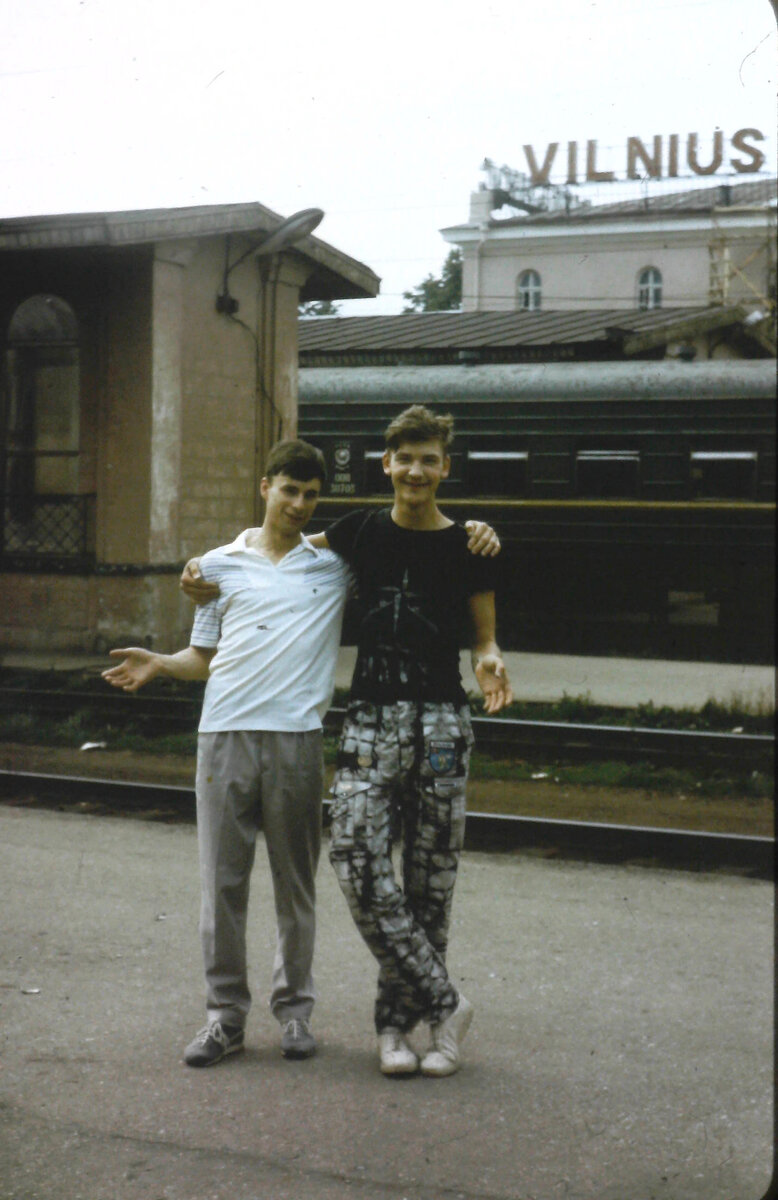 Кто бы мог подумать, что всего через год мы оба окажемся в далёком Видяево, но уже лейтенантами...