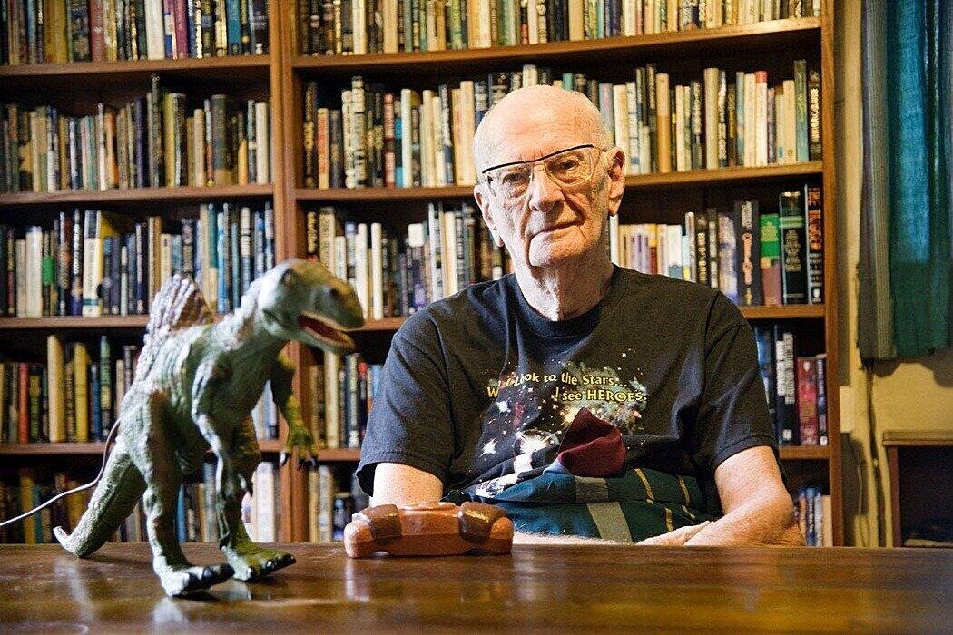 Сэр Артур Чарльз Кларк (16 декабря 1917 - 19 марта 2008) / Фото с сайта https://www.shkolazhizni.ru/culture/articles/100790/