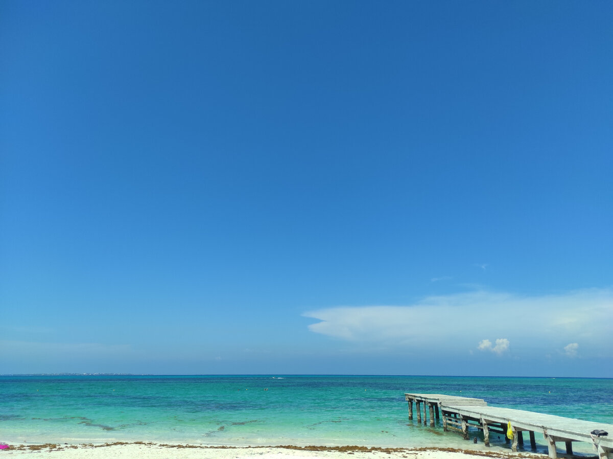 Пляж в Канкуне. Там очень дорого, но я жила бесплатно благодаря волонтерству. 