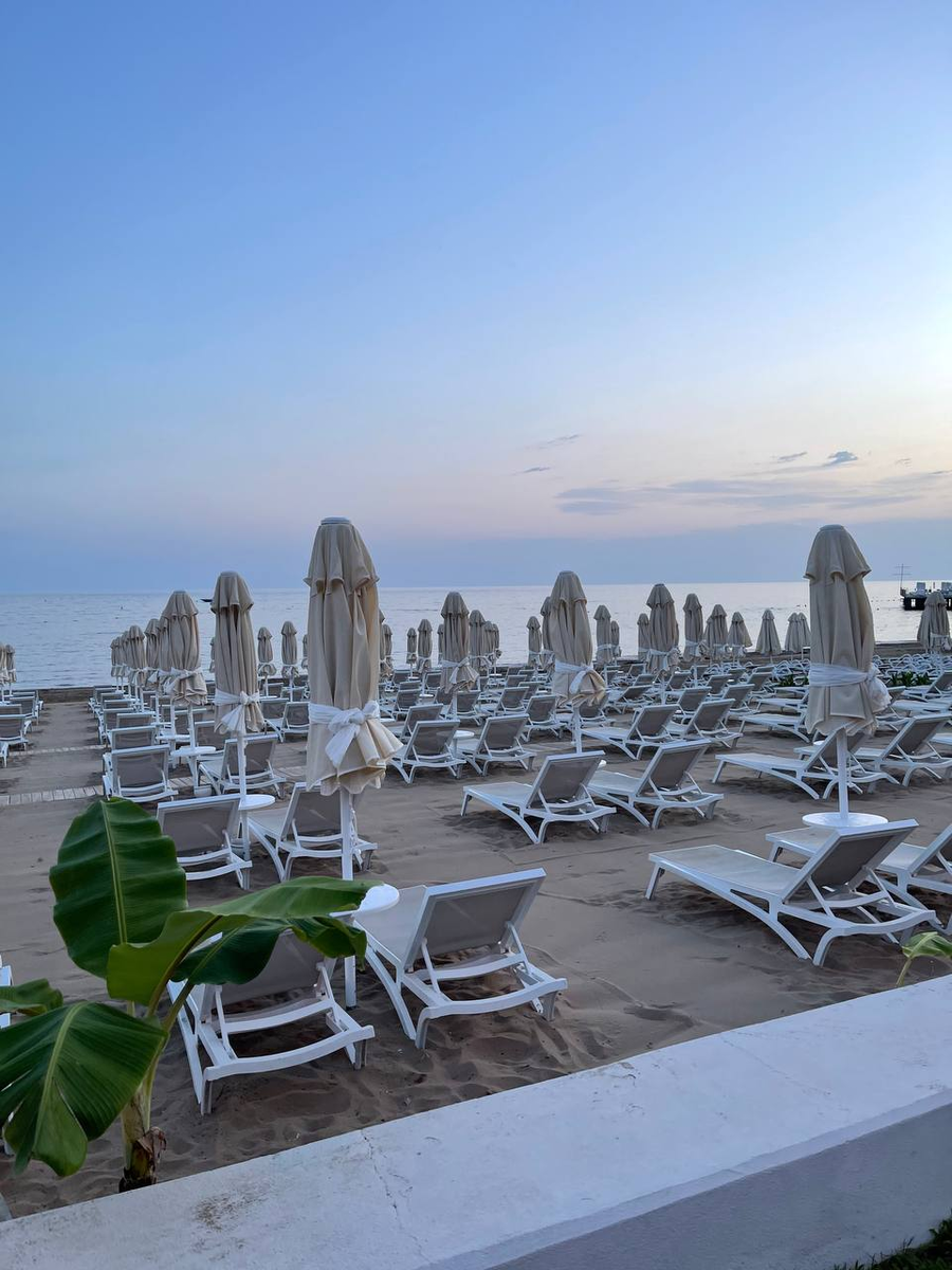 Раннее утро на пляже