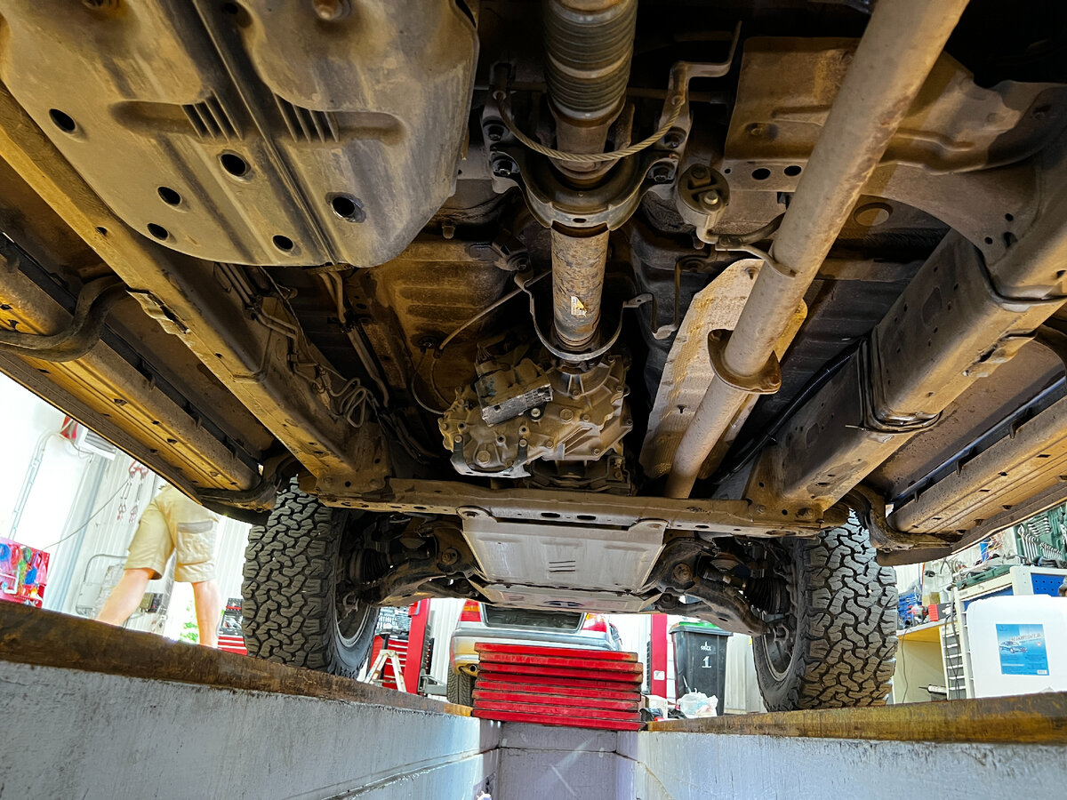 2 дизель. днище hs250h. антикор автомобиля. елизаветинское шоссе екатеринбург обработка кузова автомобиля. антикоррозийная обработка автомобиля екатеринбург.