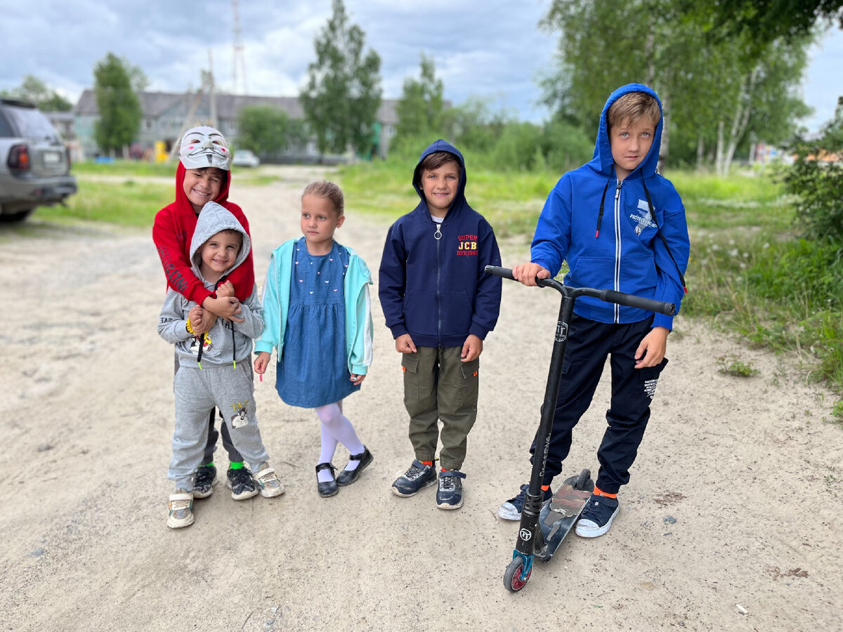 Жаркое у нас нынче время😀. Приехали гости дорогие из Казахстана, вот мы их и гостеприимствуем всем большим семейством.   Вчера водили в местный ТЦ. Правда, без меня и Татьяны.