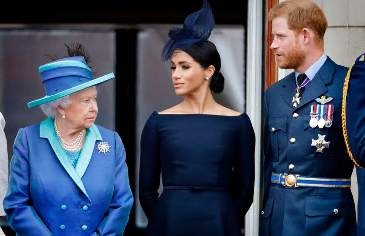 Елизавета Вторая, Меган и Гарри. Старушка всем видом демонстрирует, как неприятно ей находиться рядом с невесткой.