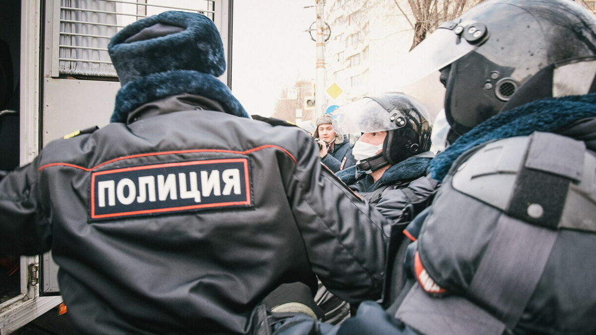     Как обычный участковый Ставропольского края смог отстоять честь и свободу и чего он опасается теперь — в специальном материале NewsTracker.