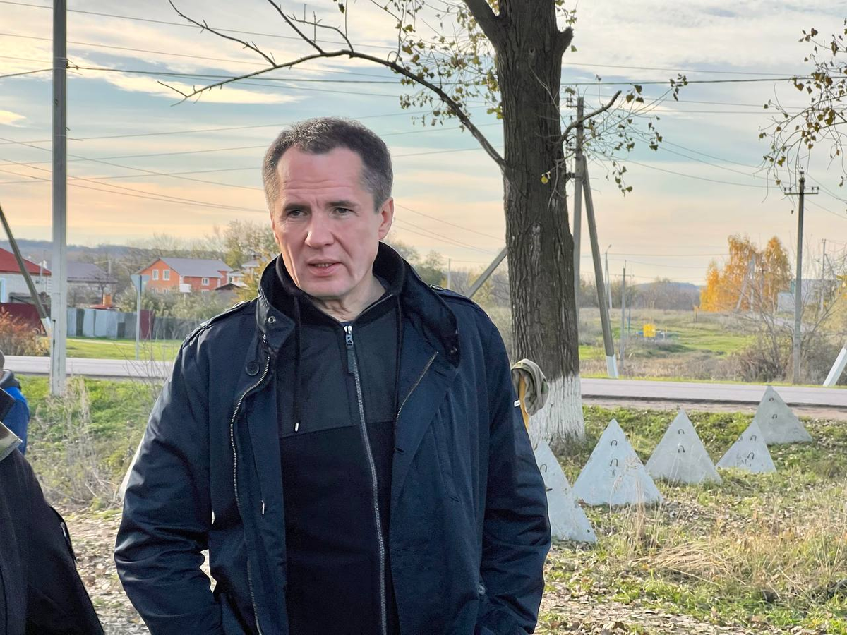 Губернатор Белгородской области Вячеслав Гладков на фоне "линии Вагнера". Фото: https://t.me/vvgladkov