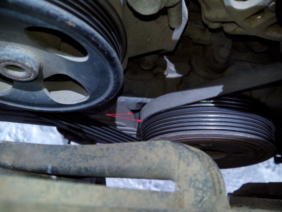 Дырка на правой крышке и ремень кондиционера перескочил на 1 ручеек