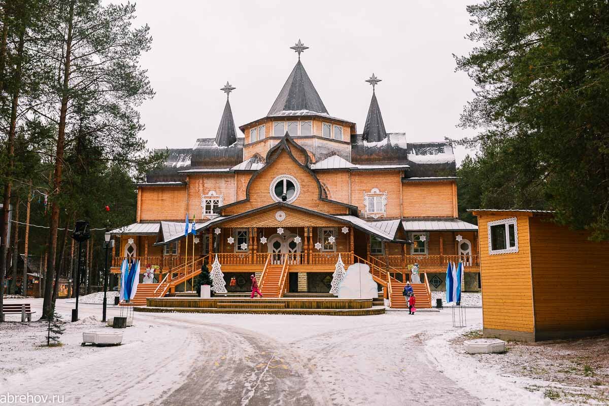 Соборное дворище устюг. Великий устюг центр города. Соборное дворище великий устюг. Великий устюг город. Куда сходить в устюге.