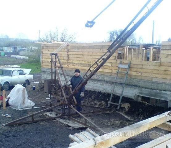 Интересен опыт нашего форумчанина, решившего самостоятельно построить мини «Пионер». Этот механизм понадобился ему для возведения дома из бруса.