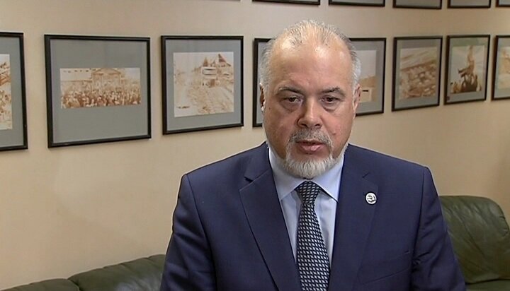 Вадим Шувалов, глава Сургута: «Мы проанализировали ситуацию, которая произошла вчера. Понимая, что в период времени когда основные потоки людей и детей идут на работу, в школы и так далее, это с 7 до 9 часов утра. Мы этот период времени должны сделать безопасным для наших детей и наших сургутян».