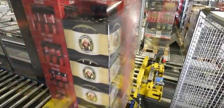 Ящики немецкого пива на автоматическом складе