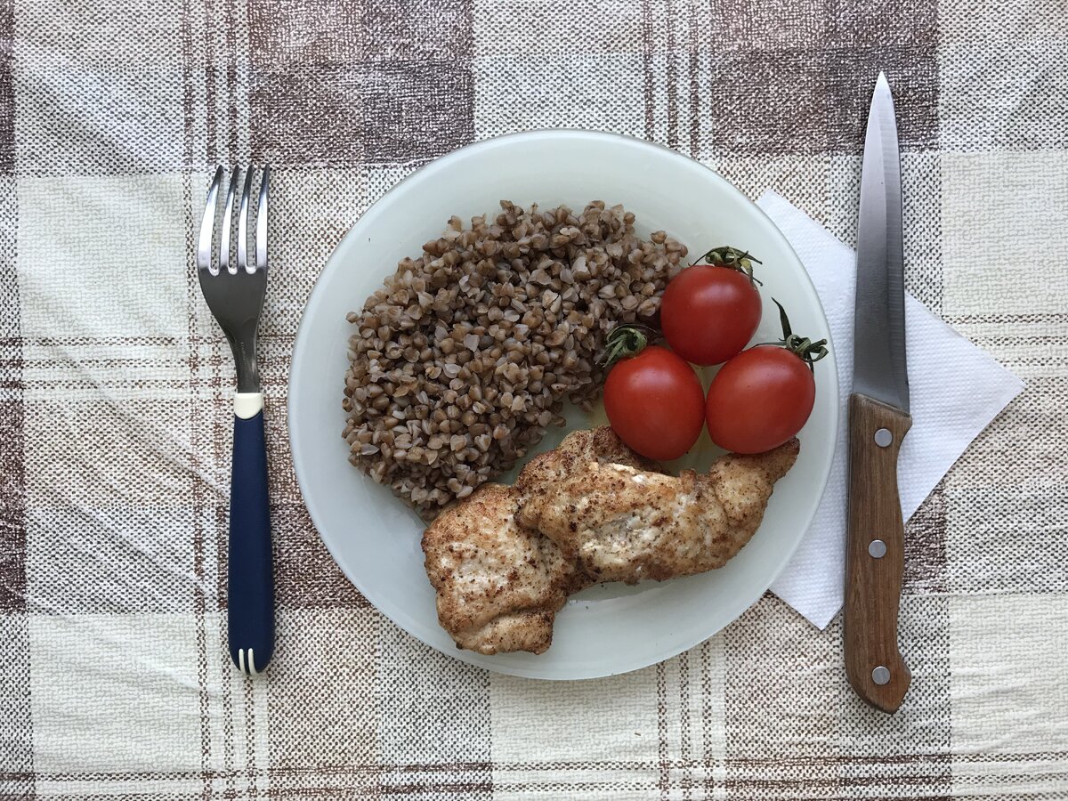 Гречка с куриной отбивной