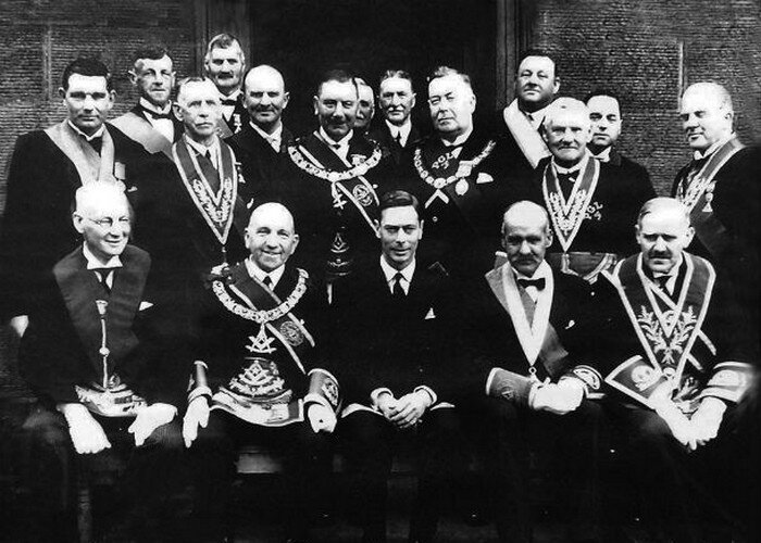 Масонство существует в различных формах по всему миру. Считается, что всего в мире около пяти миллионов масонов (в том числе, около 480 тысяч в Великобритании и более двух миллионов в Соединенных Штатах).