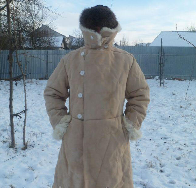 Картинка приведена как иллюстрация. Примерно так был одет Анатолий в летний день