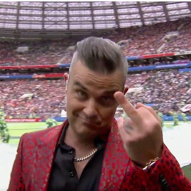 источник фото: https://piter.tv/event/Robbi_Uil_yamsa_pokazal_fak_na_ceremonii_otkritiya_ChM_2018_/