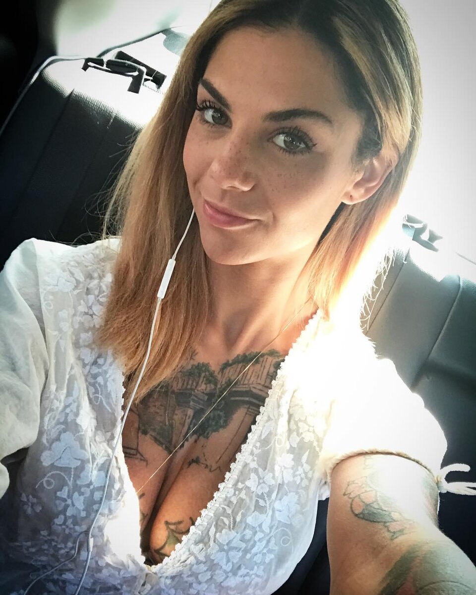 https://www.instagram.com/officialbonnierotten/