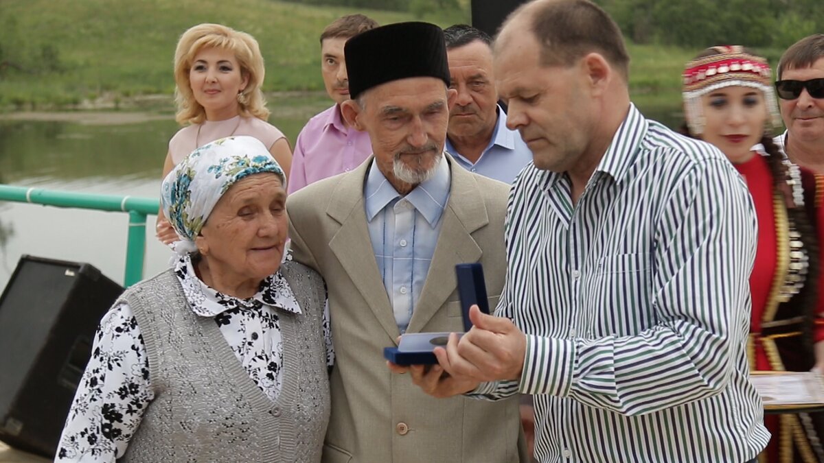 Несколько тысяч человек приехали в Татышлинский район на праздник “Тыуган  аулым” | utv.ru | Дзен