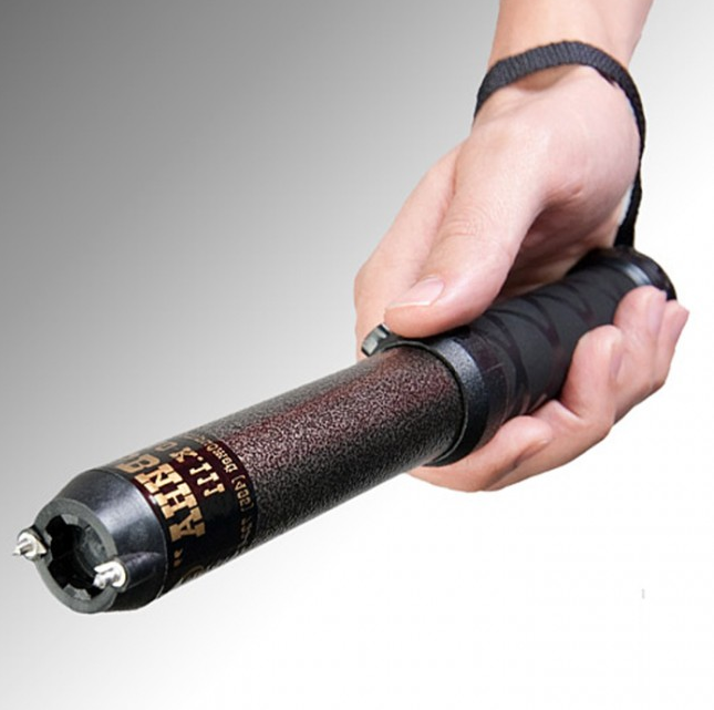 Если у охранника электрошокер, с ним лучше не спорить