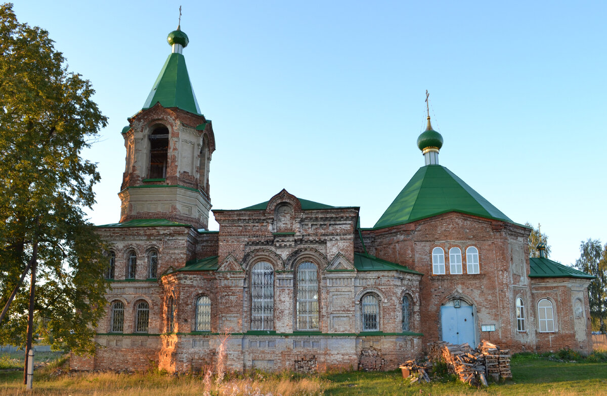 Свято троицкий храм село