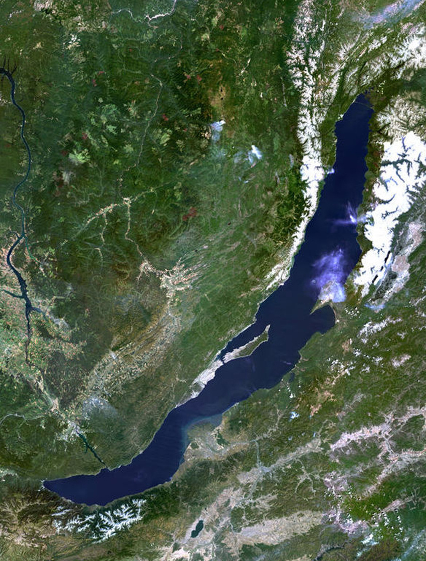 Вид озера Байкал из космоса