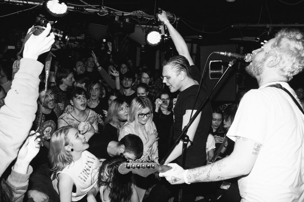 Щенки концерт спб. Группа собаки качалова ильин. Щенки музыкальная группа постер. Петля пристрастия гитарист. Концерты в москве 2023.