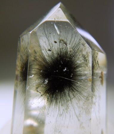 Анкангит в кварце. https://www.pinterest.ru/pin/44402746301561753/?lp=true