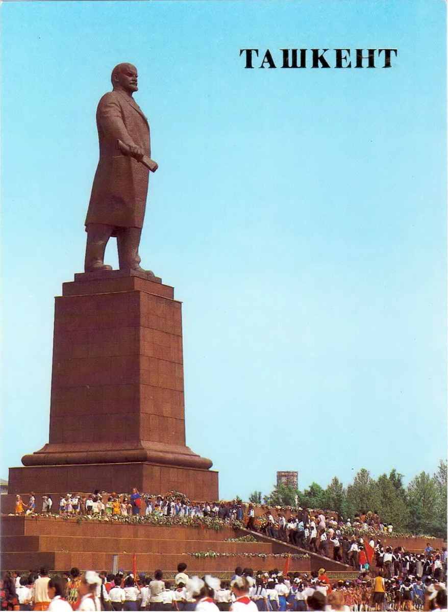 1. Памятник В.И. Ленину на площади имени В.И. Ленина. Скульптор Н. Томский, архитекторы С. Адылов, Ф. Турсунов 