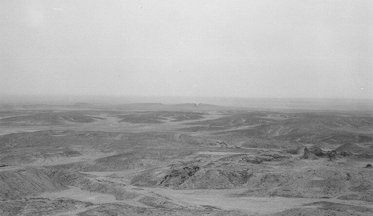 Вид на город Урук на юге Ирака, где были найдены клинописные таблички с уранологическими текстами. Эти таблички теперь хранятся в Йельской Вавилонской коллекции.