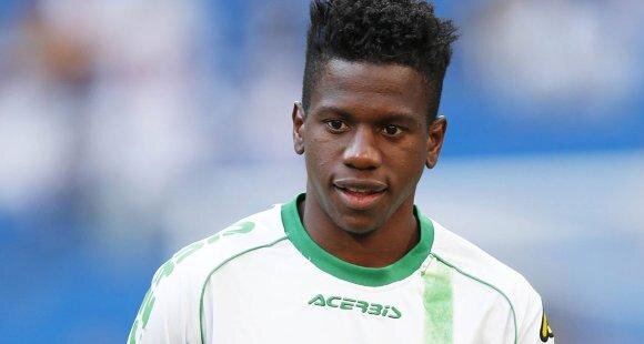 Футболист в здравии на поле 