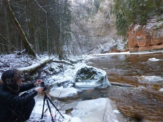 
Это фотограф, использующий снаряжение, описанное в этой статье