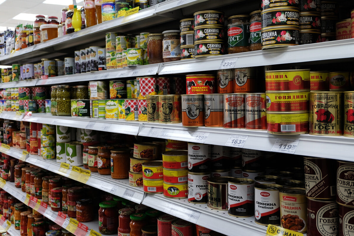 В сельском Магните консервов много, но каждый день в него не съездить
