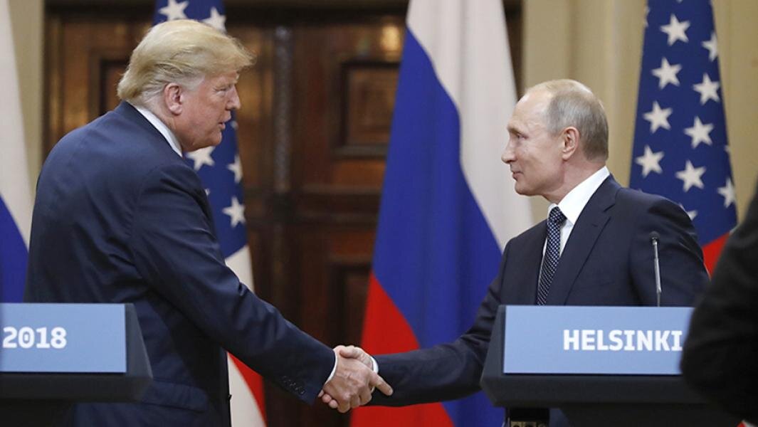 Президент РФ Владимир Путин и президент США Дональд Трамп на совместной пресс-конференции по итогам встречи в Хельсинки. 16 июля 2018 года. Фото: РИА Новости/Сергей Гунеев