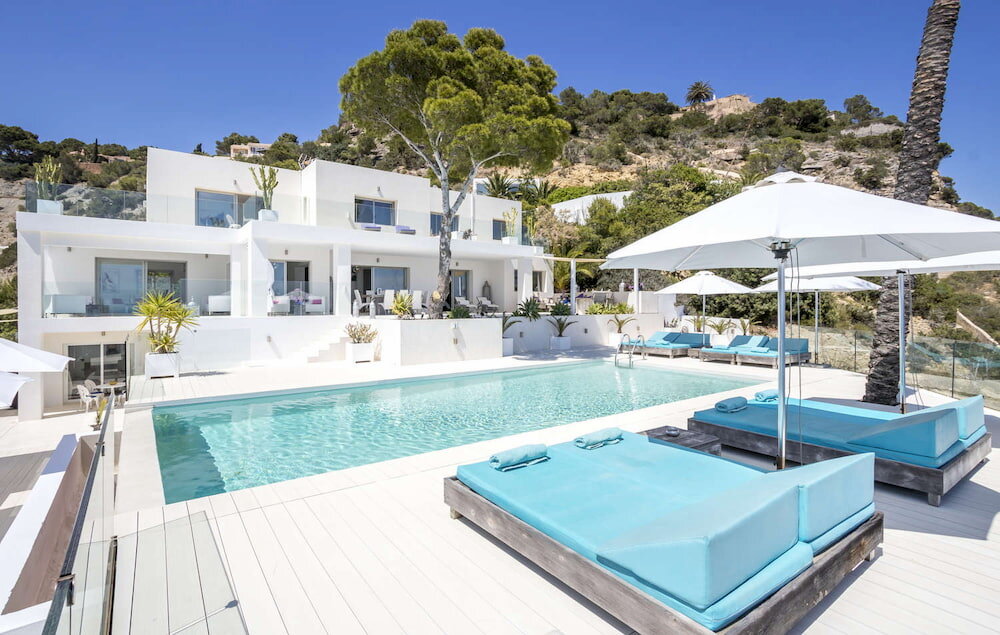 Вилла с бассейном в Эс Кубельс