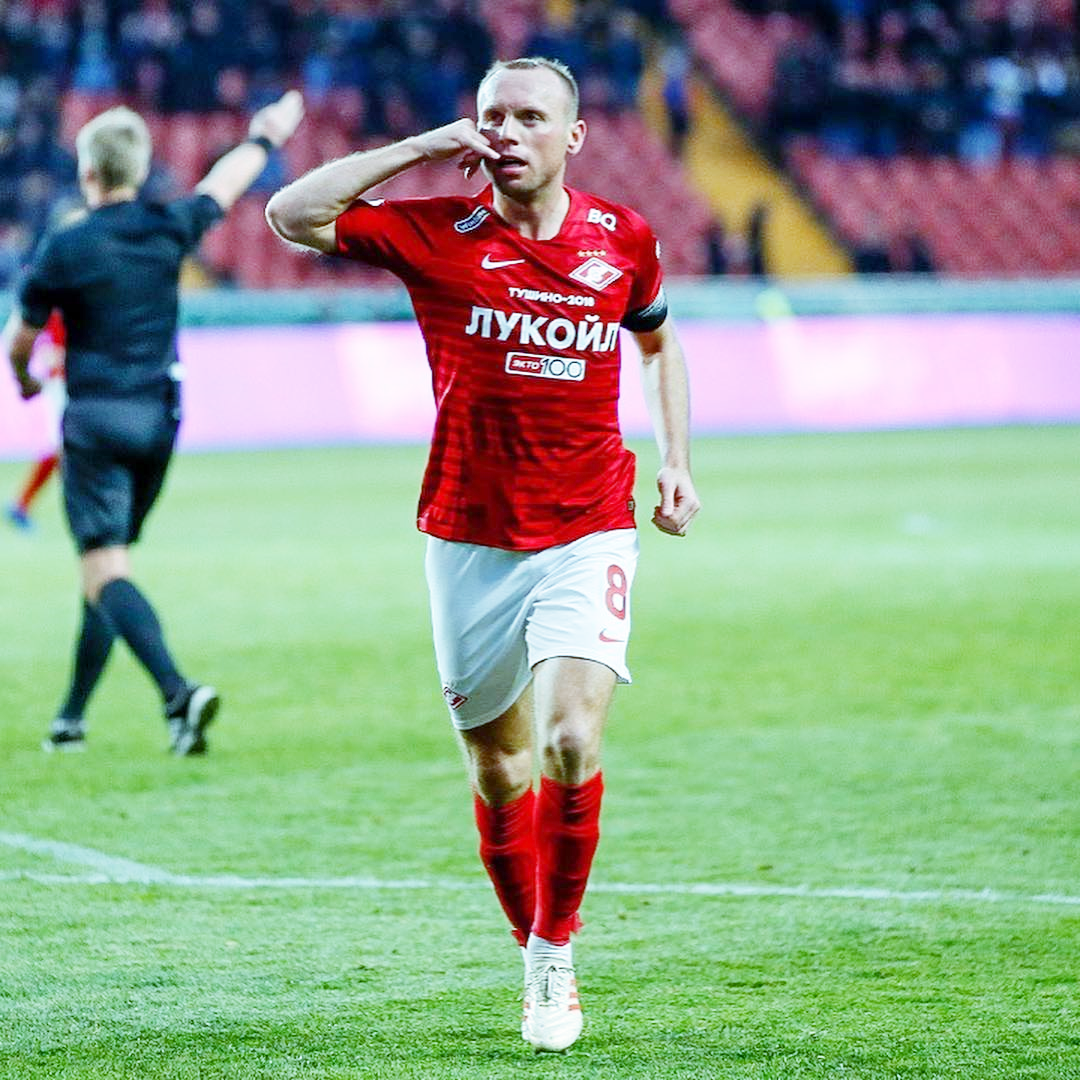 фотография из Instagram Дениса Глушакова в обработке.