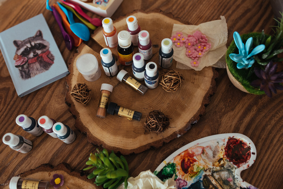 расписываю пряники пищевыми гелевыми красителями Ameri Color и Colorgel, тонирую сухим красителем Sugarflair.