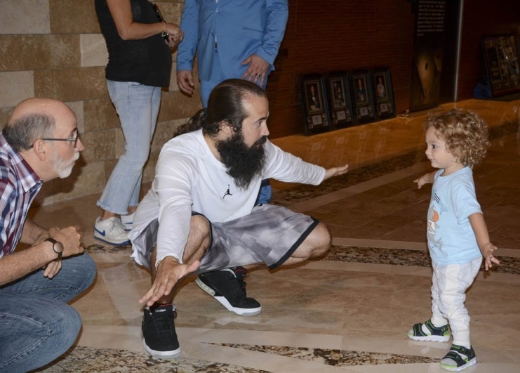 Слева отец Джейсона Мерсье