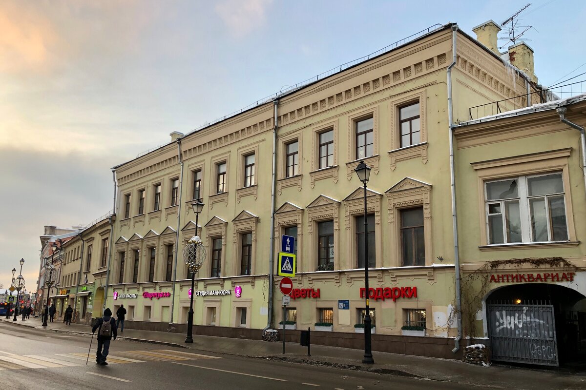 Московские  коллекционеры — это не только Третьяковы и Щукины. В границах  современного Басманного района жили и другие любители искусства и  древностей. Михаил Петрович Голицын Новая Басманная, 26, к.-2